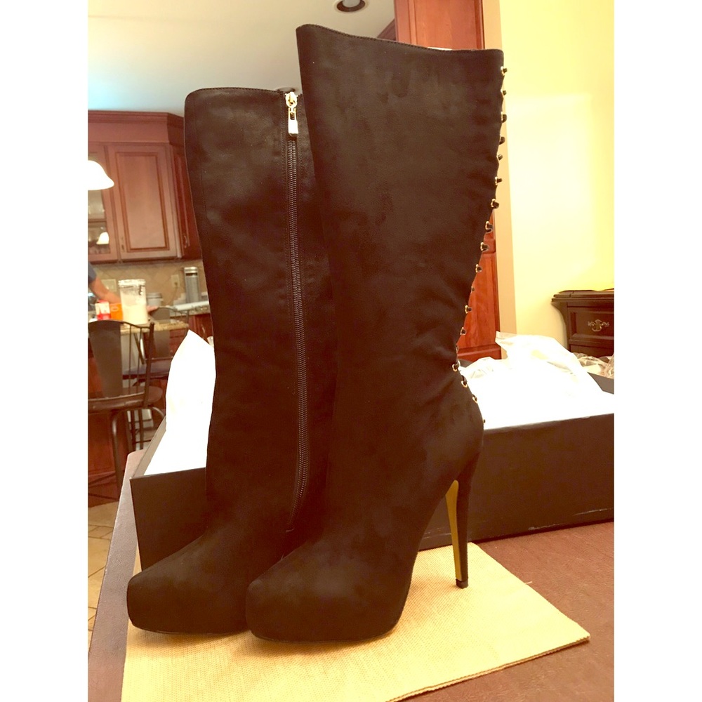NIB *NEVER WORN* GORGEOUS BLACK BEBE BOOTS